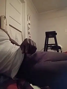 Snapshot of KingBlackStallion chatting on May 29, 3:59 am KingBlackStallion online show from May 29, 3:59 am