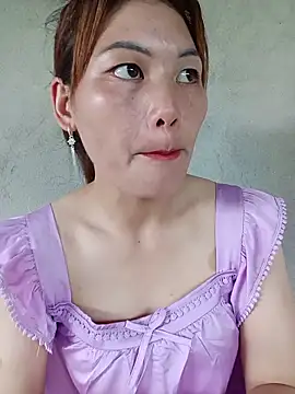 Snapshot of meg_06 chatting on June 4, 8:31 am meg 06 online show from June 4, 8:31 am