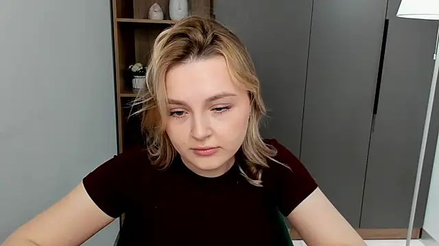 LorriMonz online show from March 26, 6:41 am