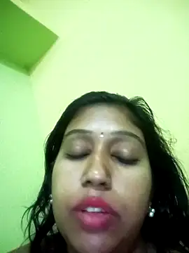 Snapshot of bannerjeesneha20 chatting on May 3, 2:23 pm bannerjeesneha20 online show from May 3, 2:23 pm