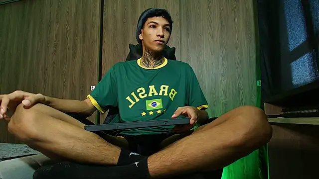 im Usuga online show from June 1, 10:50 am