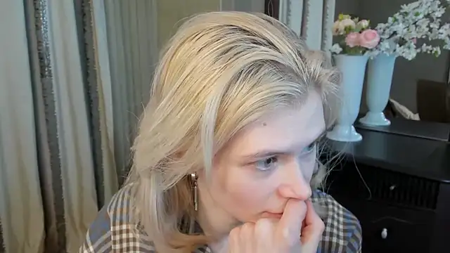 CarleySuski online show from March 24, 6:40 am