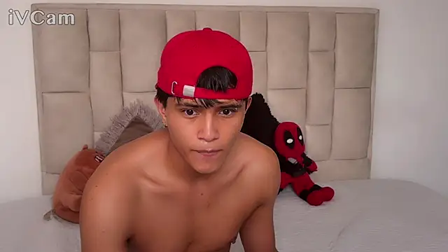 LYAN DYLAN online show from May 5, 2:25 pm