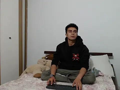 Snapshot of santiago_luxx chatting on March 29, 4:01 am santiago luxx online show from March 29, 4:01 am