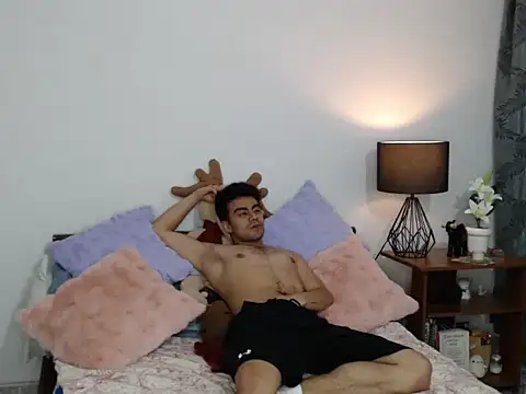 Snapshot of santiago_luxx chatting on April 1, 4:13 am santiago luxx online show from April 1, 4:13 am