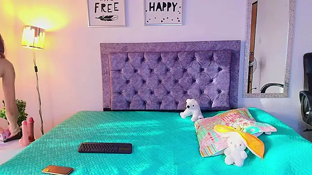 Snapshot of Daphne_Rosse chatting on June 29, 12:05 pm Daphne Rosse online show from June 29, 12:05 pm