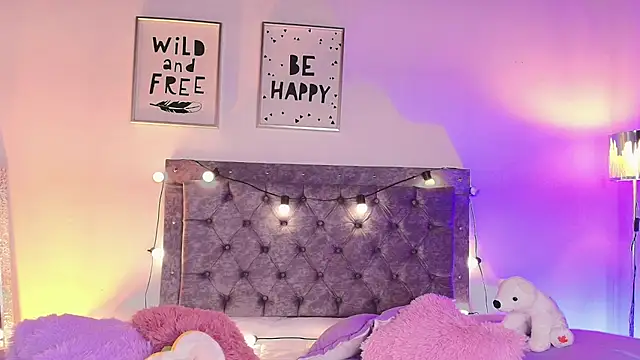 Snapshot of Daphne_Rosse chatting on July 19, 12:09 pm Daphne Rosse online show from July 19, 12:09 pm