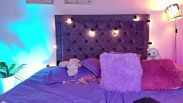 Snapshot of Daphne_Rosse chatting on July 28, 3:43 pm Daphne Rosse online show from July 28, 3:43 pm