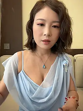 Snapshot of Lola666999 chatting on June 14, 6:59 am Lola666999 online show from June 14, 6:59 am