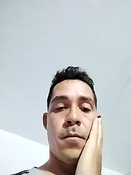 Snapshot of Gabriel_leon33 chatting on March 29, 11:05 pm Gabriel leon33 online show from March 29, 11:05 pm