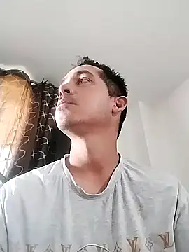 Snapshot of Gabriel_leon33 chatting on April 8, 6:52 pm Gabriel leon33 online show from April 8, 6:52 pm