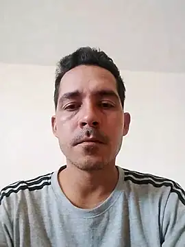 Snapshot of Gabriel_leon33 chatting on April 10, 2:33 pm Gabriel leon33 online show from April 10, 2:33 pm