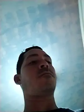 Snapshot of Gabriel_leon33 chatting on April 19, 10:23 pm Gabriel leon33 online show from April 19, 10:23 pm
