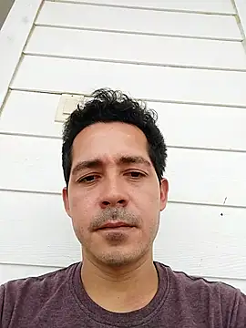 Snapshot of Gabriel_leon33 chatting on May 19, 8:15 pm Gabriel leon33 online show from May 19, 8:15 pm