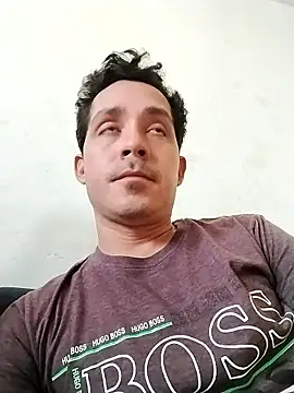 Snapshot of Gabriel_leon33 chatting on May 20, 9:43 pm Gabriel leon33 online show from May 20, 9:43 pm