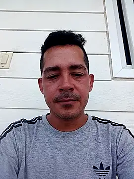 Snapshot of Gabriel_leon33 chatting on June 4, 8:15 pm Gabriel leon33 online show from June 4, 8:15 pm