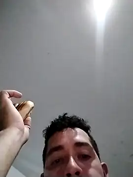 Snapshot of Gabriel_leon33 chatting on June 18, 7:52 am Gabriel leon33 online show from June 18, 7:52 am