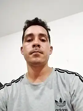 Snapshot of Gabriel_leon33 chatting on June 19, 8:40 am Gabriel leon33 online show from June 19, 8:40 am