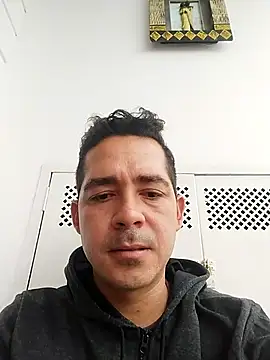 Snapshot of Gabriel_leon33 chatting on June 24, 5:12 pm Gabriel leon33 online show from June 24, 5:12 pm