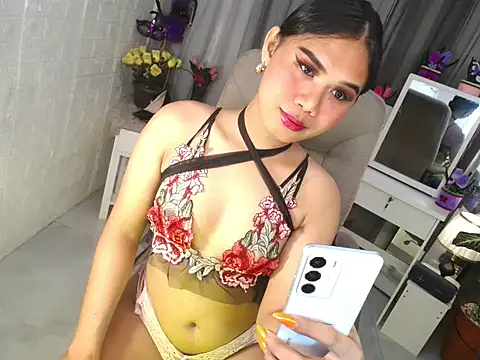 Snapshot of Yourgorgeousmarge chatting on May 14, 1:45 am Yourgorgeousmarge online show from May 14, 1:45 am