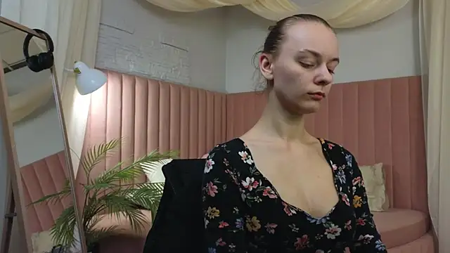 Snapshot of emma_chaser chatting on April 21, 1:42 am emma chaser online show from April 21, 1:42 am
