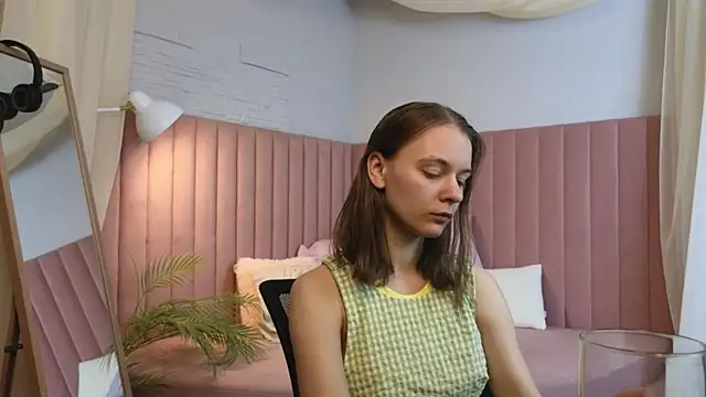 Snapshot of emma_chaser chatting on May 5, 1:46 am emma chaser online show from May 5, 1:46 am