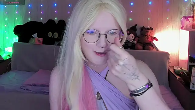 JulietFisher online show from June 7, 1:43 am