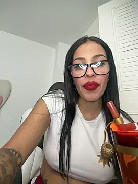Snapshot of Valerie-S chatting on June 11, 2:59 pm Valerie-S online show from June 11, 2:59 pm