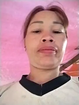 Snapshot of Ely-cute2k chatting on May 5, 10:51 pm Ely-cute2k online show from May 5, 10:51 pm
