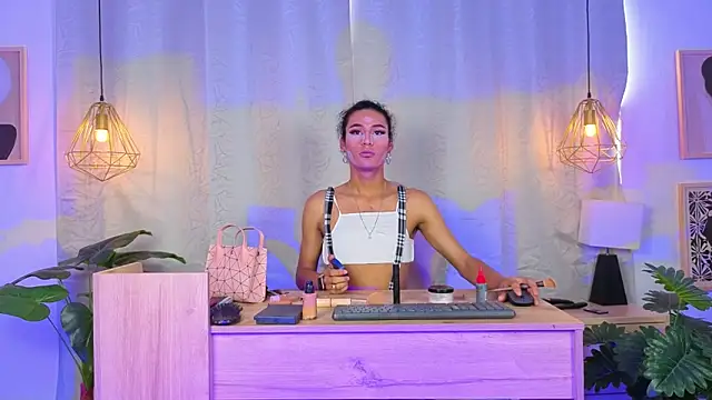 NahomiWhitte online show from April 28, 12:43 pm