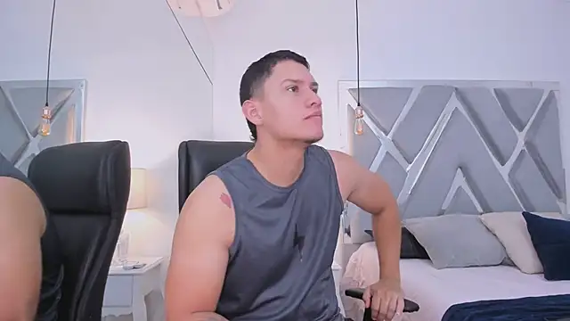 Snapshot of Chriss_Diamond chatting on April 15, 8:09 pm Chriss Diamond online show from April 15, 8:09 pm