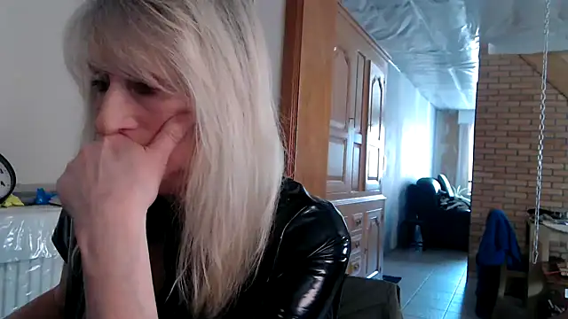 Snapshot of MeesteresHeidi-subbraafke chatting on April 6, 10:49 am MeesteresHeidi-subbraafke online show from April 6, 10:49 am