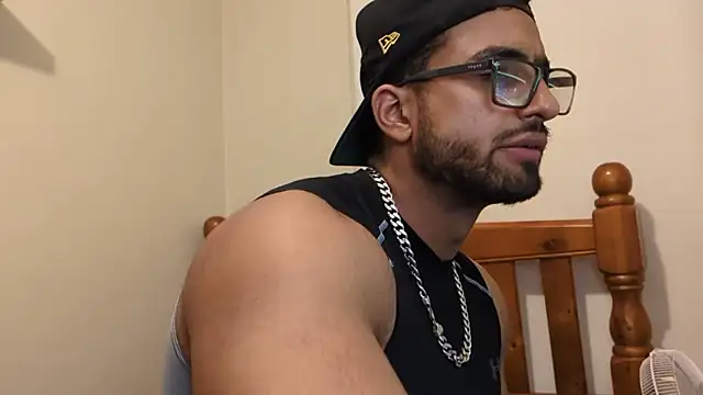 robin103666 online show from April 1, 1:41 pm