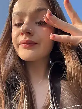 Snapshot of your_babymila chatting on March 30, 12:17 pm your babymila online show from March 30, 12:17 pm