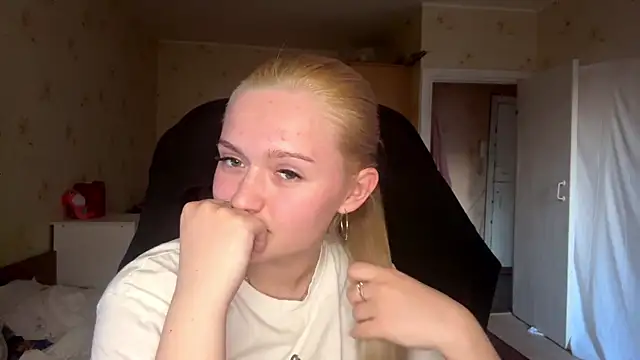 Snapshot of Sophia_Blonde chatting on March 31, 2:39 pm Sophia Blonde online show from March 31, 2:39 pm