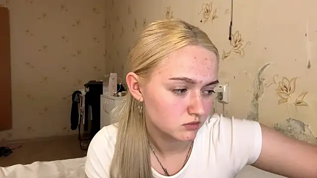 Snapshot of Sophia_Blonde chatting on April 5, 4:37 pm Sophia Blonde online show from April 5, 4:37 pm