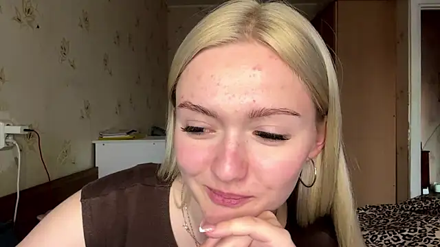 Snapshot of Sophia_Blonde chatting on April 14, 2:56 pm Sophia Blonde online show from April 14, 2:56 pm