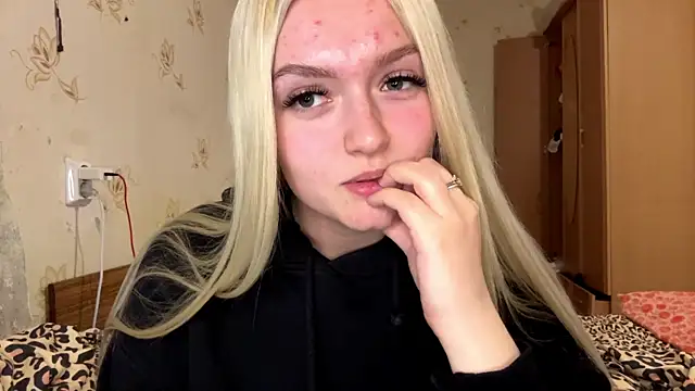 Snapshot of Sophia_Blonde chatting on April 22, 4:19 pm Sophia Blonde online show from April 22, 4:19 pm