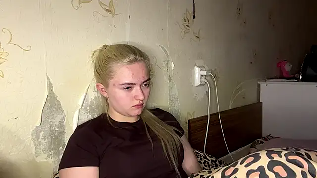 Snapshot of Sophia_Blonde chatting on April 24, 1:19 am Sophia Blonde online show from April 24, 1:19 am