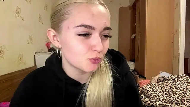 Snapshot of Sophia_Blonde chatting on April 24, 4:42 pm Sophia Blonde online show from April 24, 4:42 pm