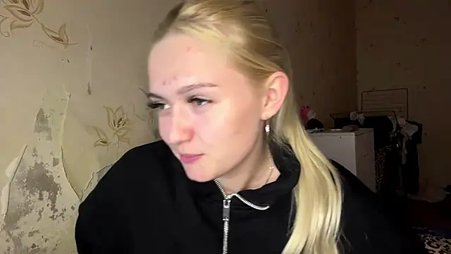 Snapshot of Sophia_Blonde chatting on April 27, 3:10 pm Sophia Blonde online show from April 27, 3:10 pm