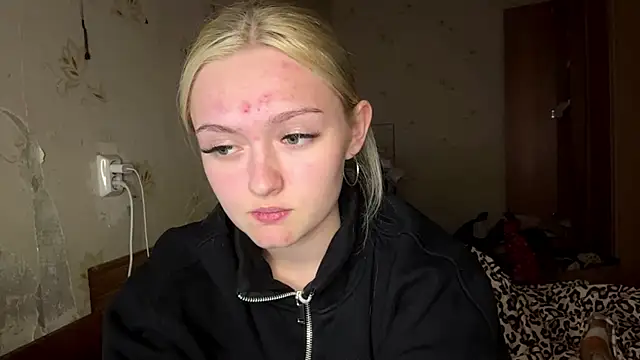 Snapshot of Sophia_Blonde chatting on April 28, 3:39 pm Sophia Blonde online show from April 28, 3:39 pm