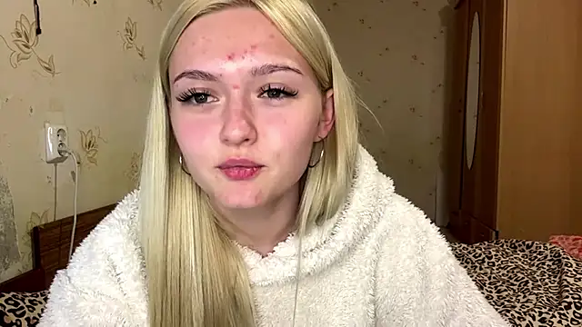 Snapshot of Sophia_Blonde chatting on April 29, 4:44 pm Sophia Blonde online show from April 29, 4:44 pm