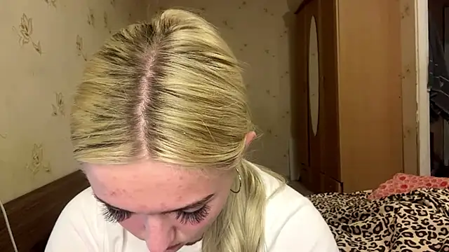 Snapshot of Sophia_Blonde chatting on May 10, 5:29 pm Sophia Blonde online show from May 10, 5:29 pm