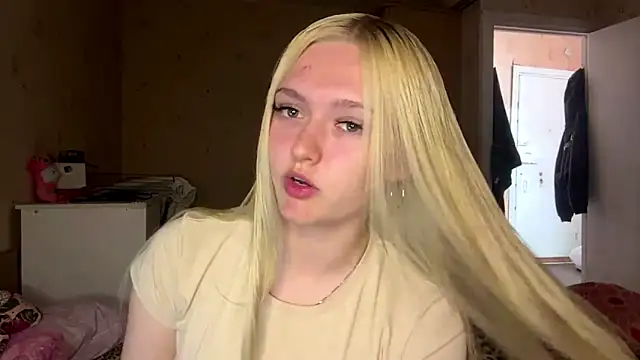 Snapshot of Sophia_Blonde chatting on May 12, 4:26 pm Sophia Blonde online show from May 12, 4:26 pm