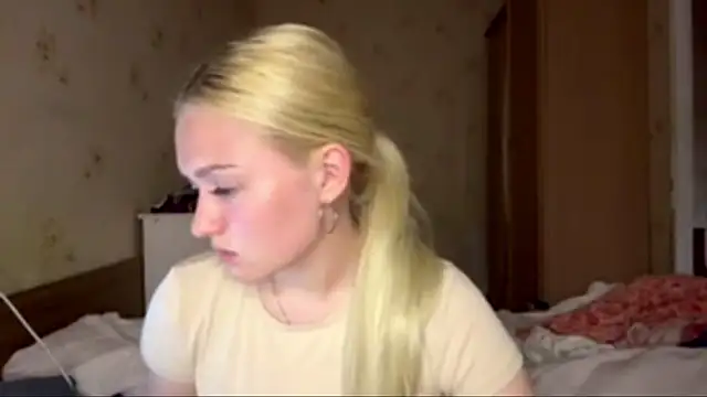 Snapshot of Sophia_Blonde chatting on May 19, 3:40 pm Sophia Blonde online show from May 19, 3:40 pm