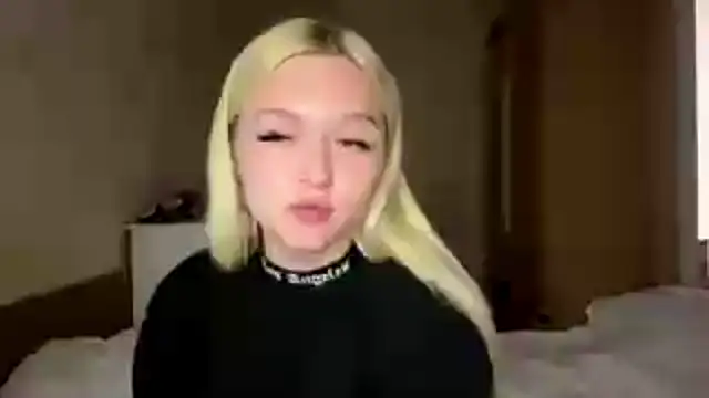 Snapshot of Sophia_Blonde chatting on May 21, 6:15 pm Sophia Blonde online show from May 21, 6:15 pm