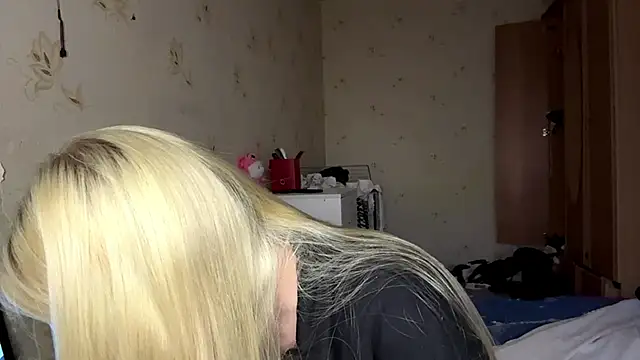Snapshot of Sophia_Blonde chatting on May 27, 3:31 pm Sophia Blonde online show from May 27, 3:31 pm