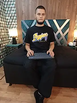 Snapshot of Joaho_Fernandez chatting on July 4, 11:22 pm Joaho Fernandez online show from July 4, 11:22 pm