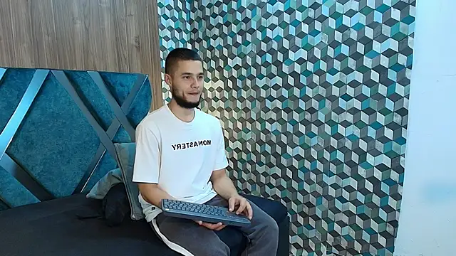 Snapshot of Joaho_Fernandez chatting on July 6, 9:28 pm Joaho Fernandez online show from July 6, 9:28 pm